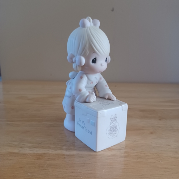 Vtg 1987 Precious Moments Figurine E-0007 Sharing Is Universal - Picture 2 of 8